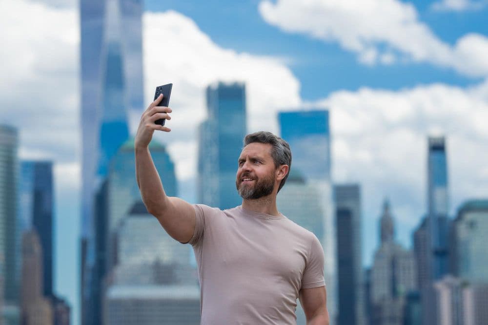 Advantages of Digital SIM & How It Transforms International Travel